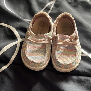 Toddler girl hey dudes